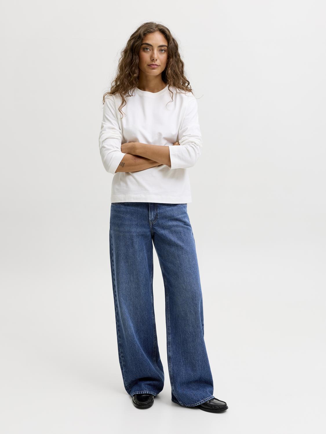 model_shot-front_full